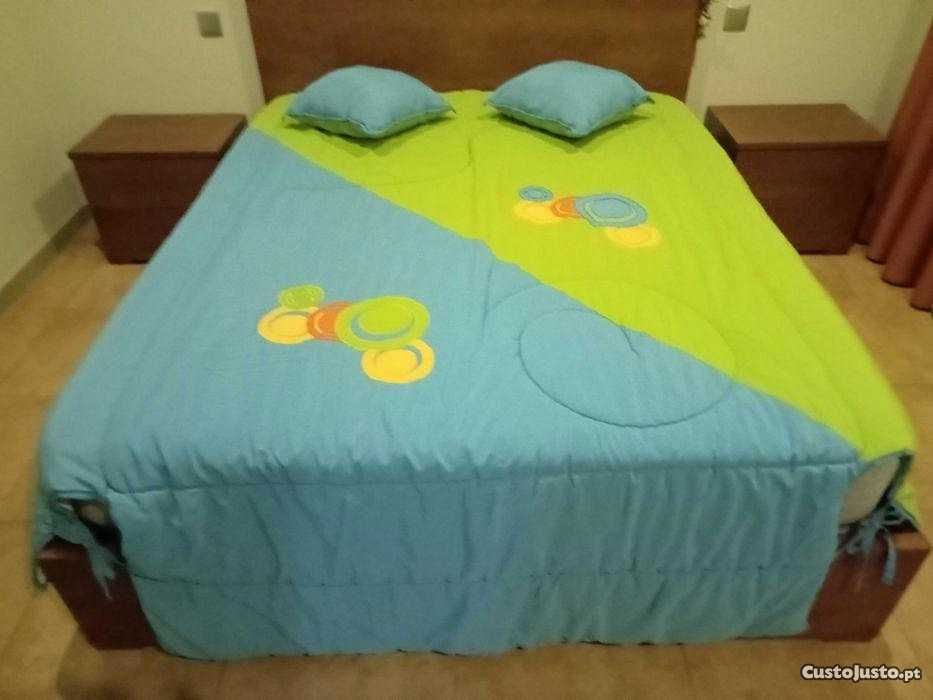 Edredom para cama de casal e 2 almofadas praticamente novo