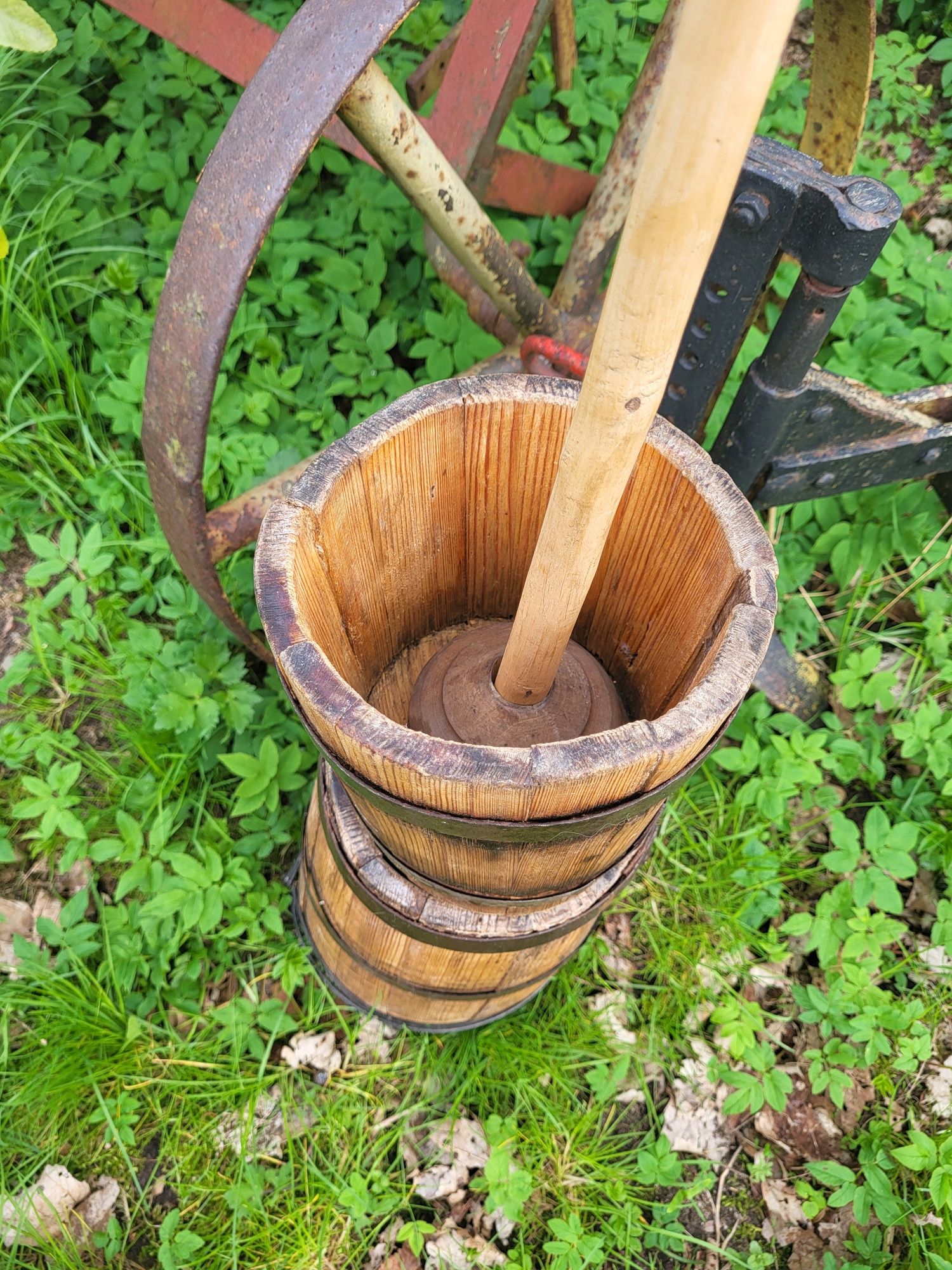 Stara zabytkowa maselniczka