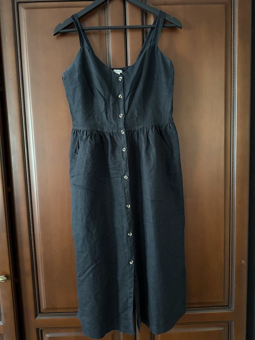 Весняно-літнє плаття з гарним декольте