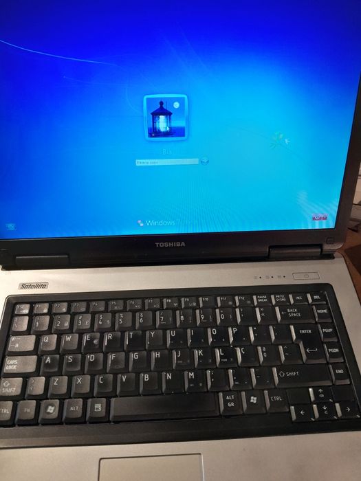 Portátil Toshiba a funcionar