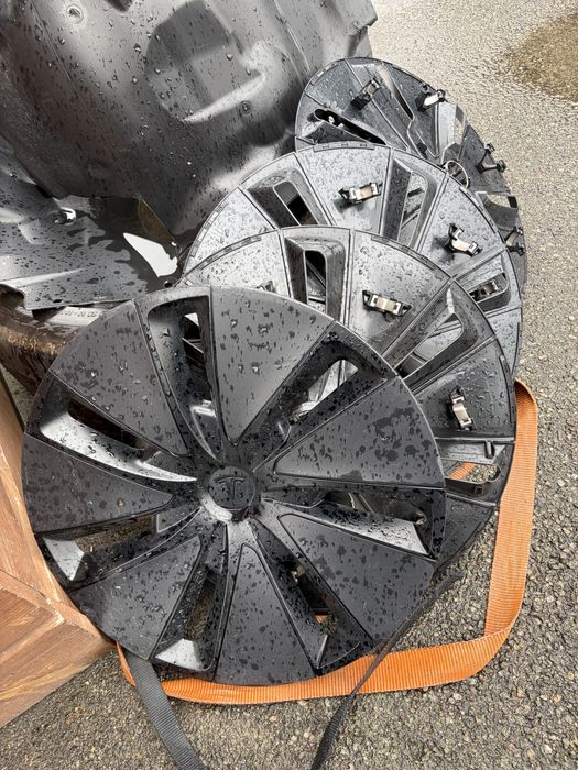 Оригінальни ковпаки на tesla 18 phantom