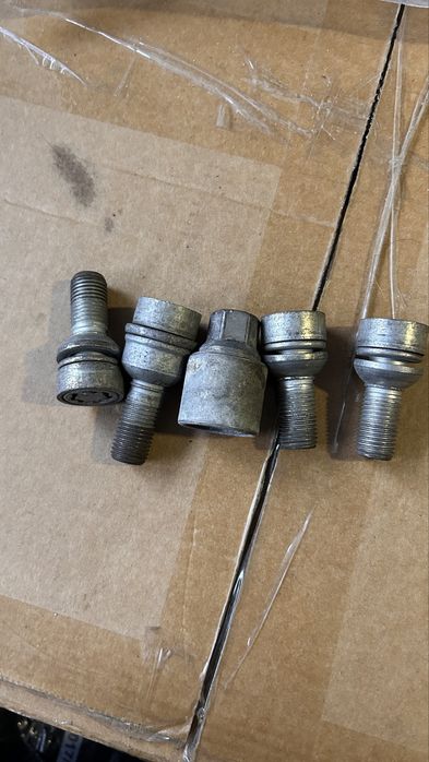 Секретні болти Audi Q5,Q7,Q3,Q8,VW Touareg