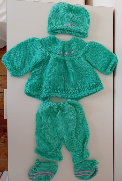 Roupa bebé feita à mão