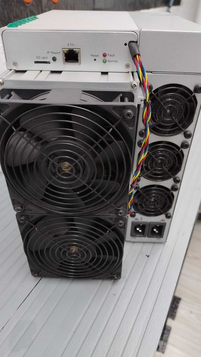 Antminer L7 , 9050.
