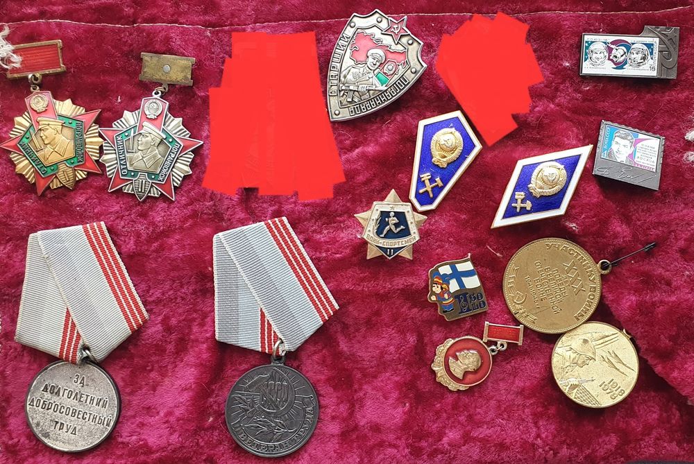 Юбилейные мед_али и зна_чки