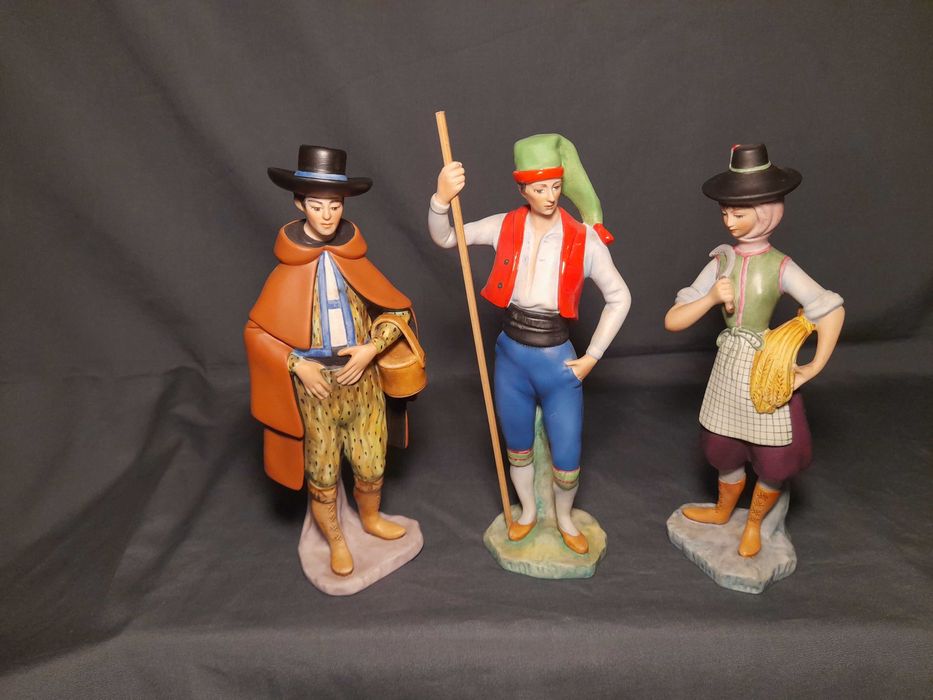 Figuras Trajes Regionais Vista Alegre - pintados à mão