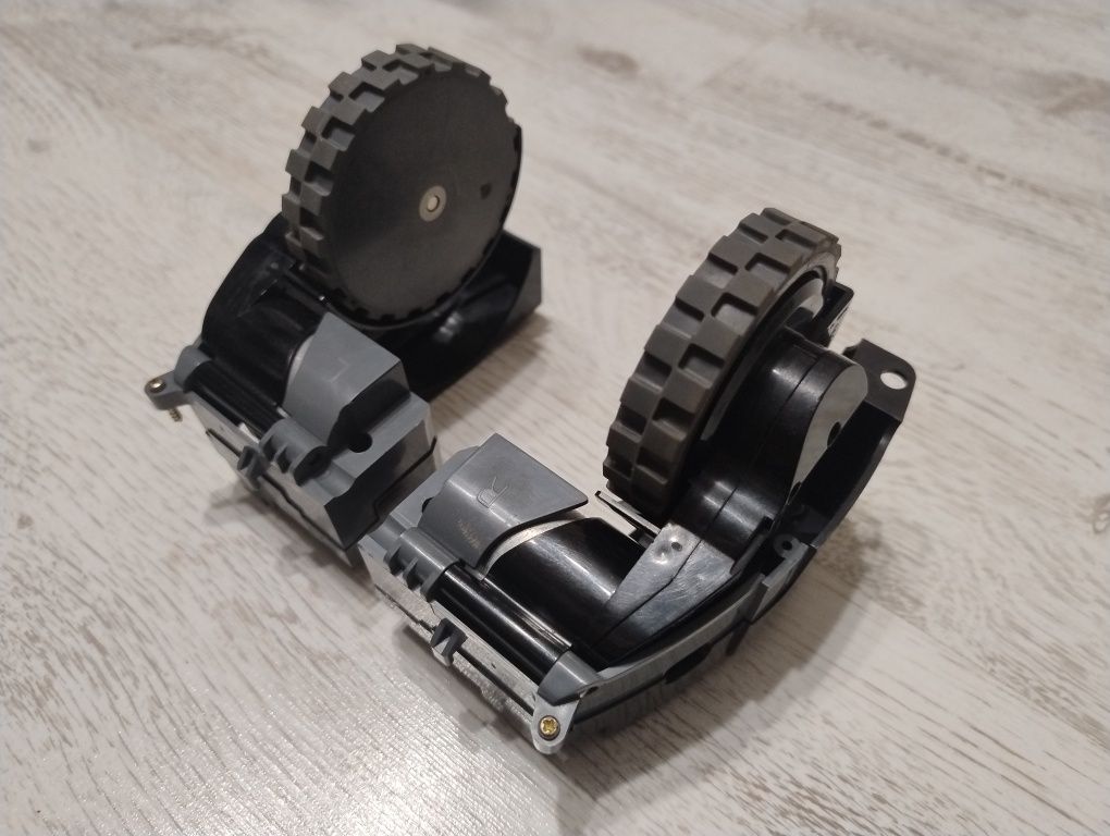 Moduł koła lewego ,L` + Moduł koła prawego ,R` Irobot Roomba i3,i5,i7