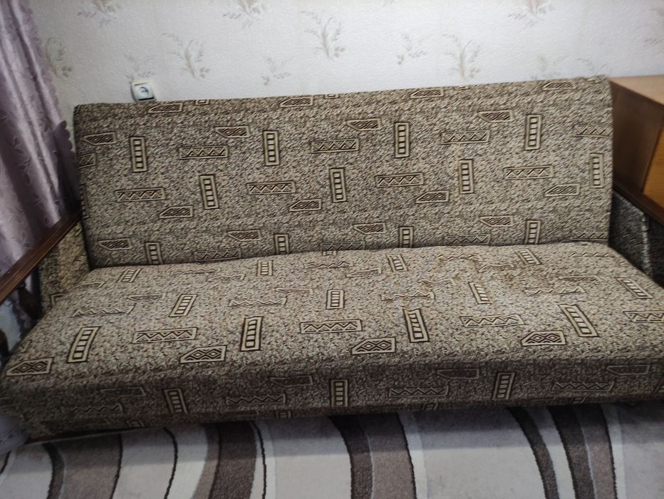 Диван двух спальний б/в. Ціна 2600 грн.