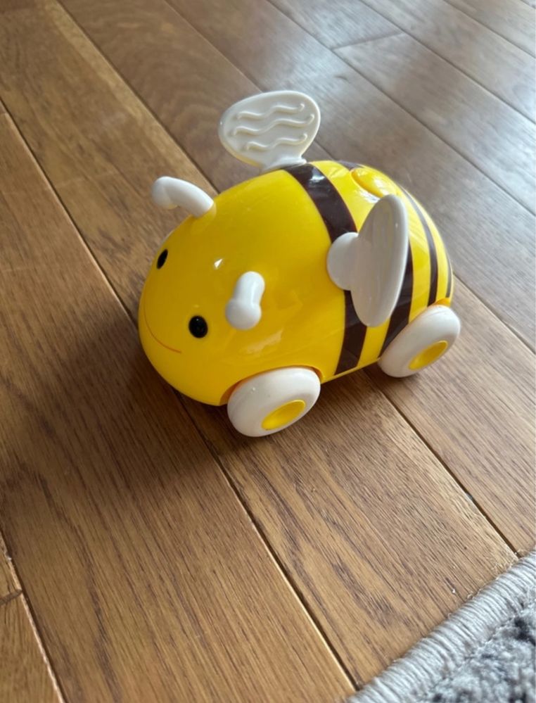 Smiki, Odjazdowa pszczółka, zabawka interaktywna do raczkowania