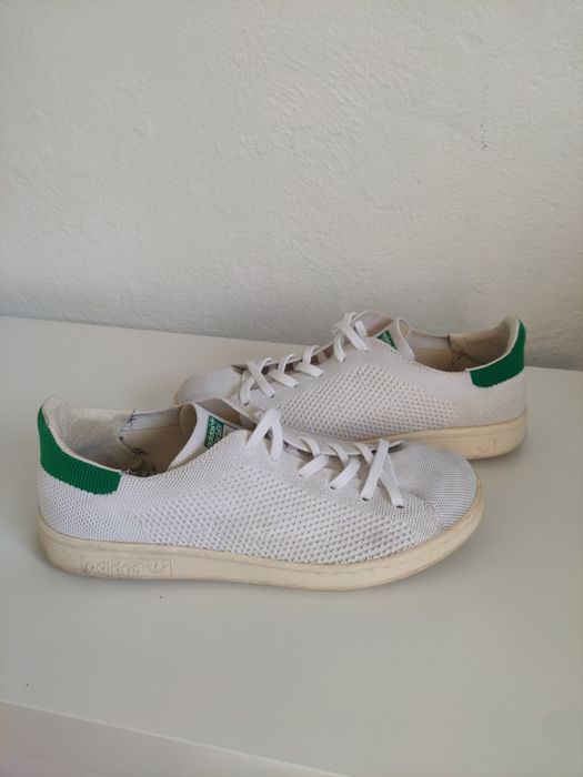 Tênis adidas Stan Smith 
Brancos e azuis em malha