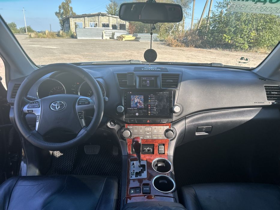 Продам Toyota Highlander