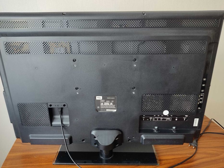 Телевизор TCL с пультом