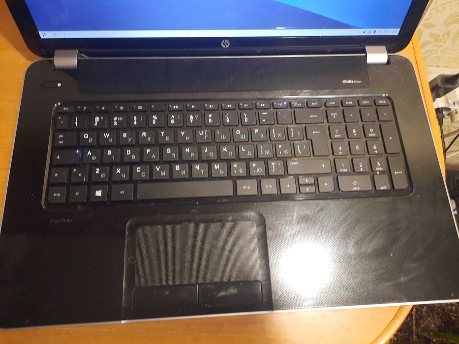 редкий ноутбук сбольшим 17" экраном, ssd