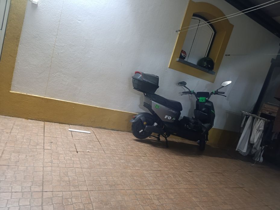 moto elétrica com apenas 700 km
