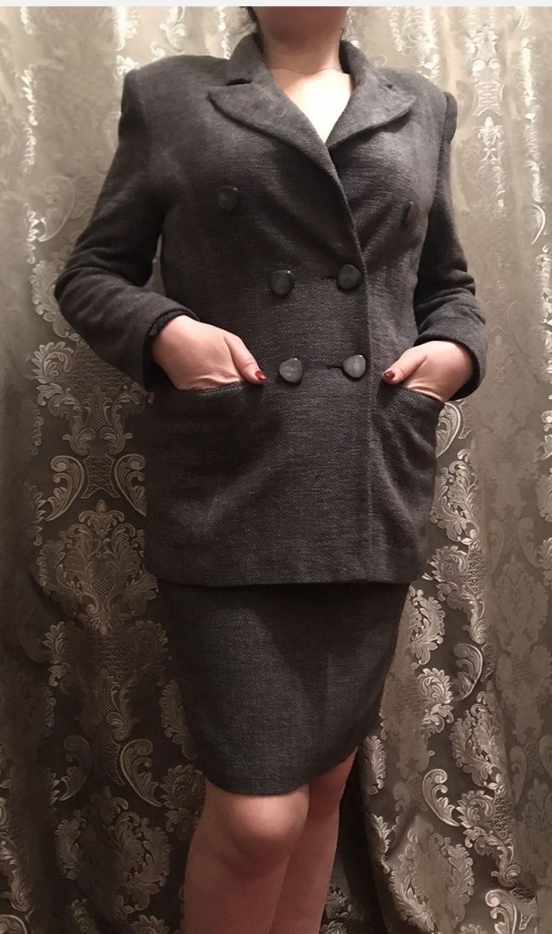 Костюм юбка и пиджак