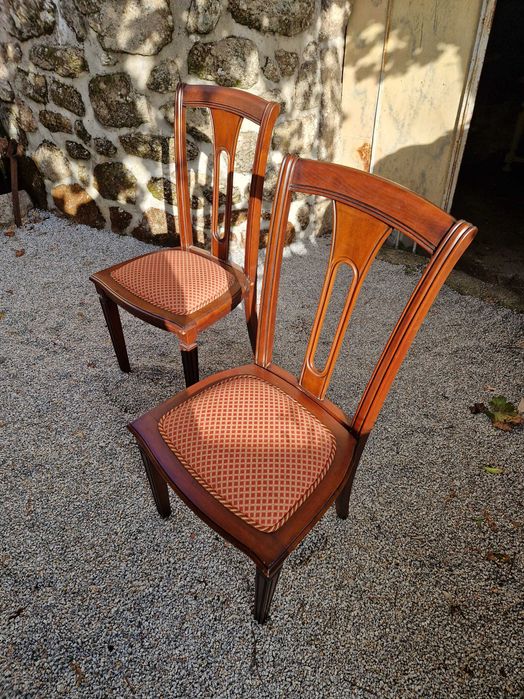 5 Cadeiras de madeira