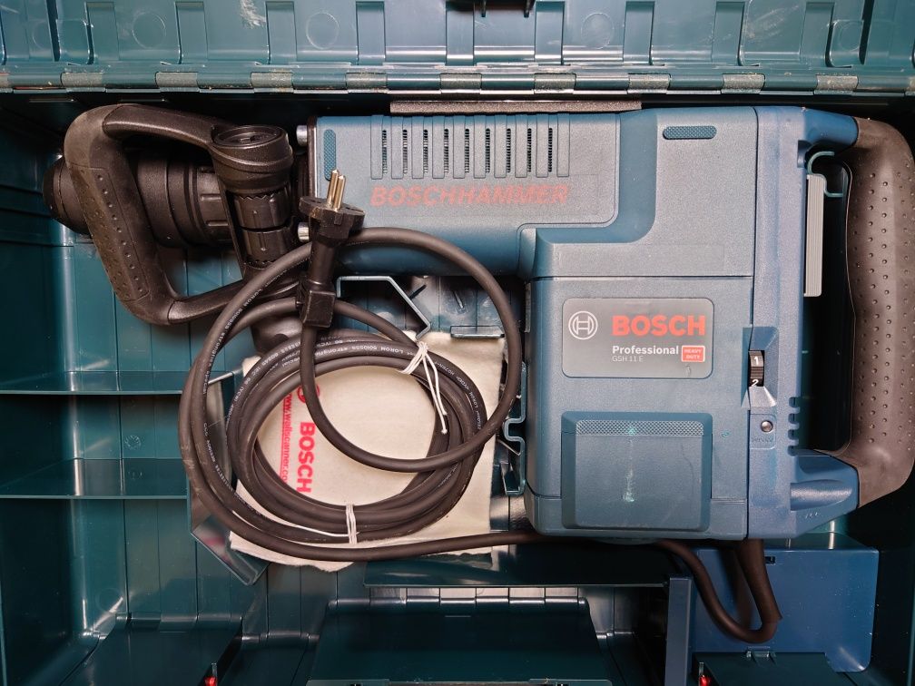 Відбійний молоток Bosch GSH 11E.