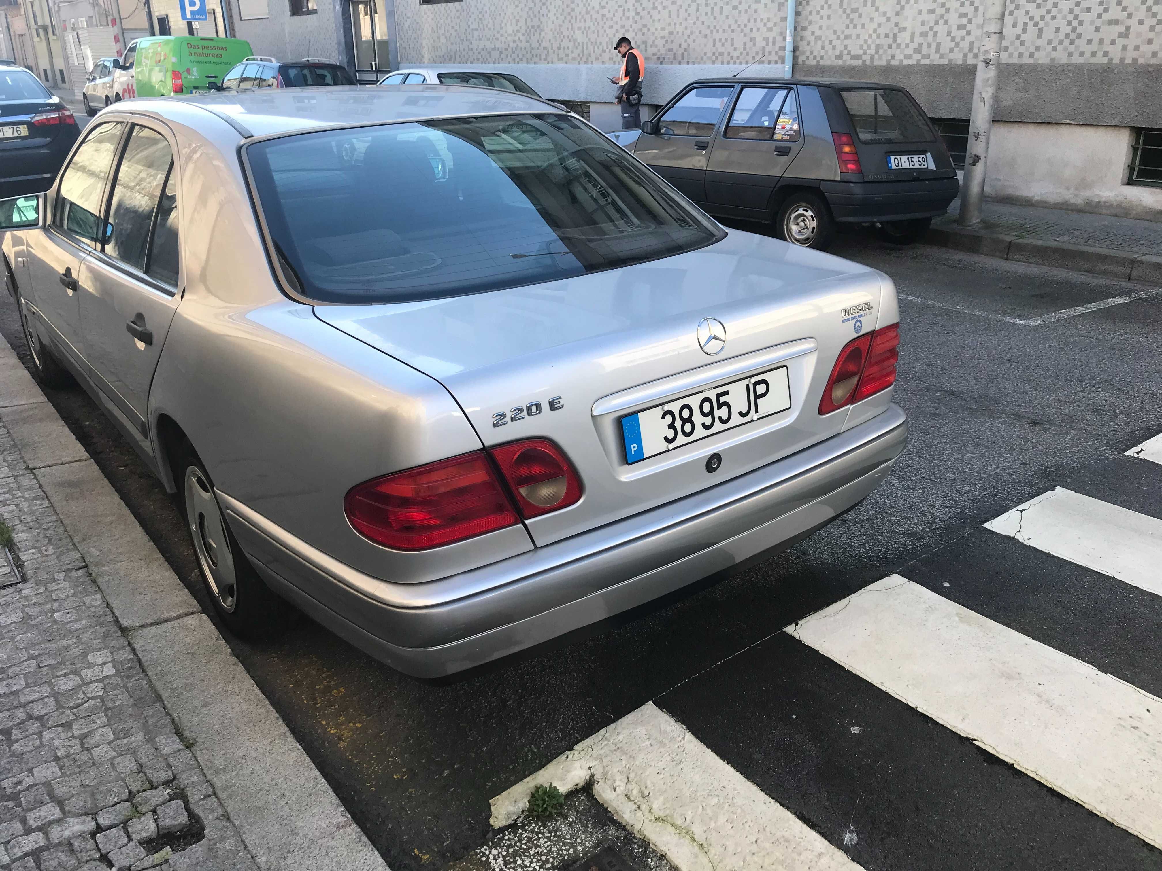 Mercedes-Benz E 220 4 portas - 96