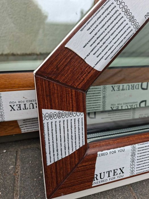 okno dach, strych. szer. 105x59,5 w kolorze dębowym (MACORE)