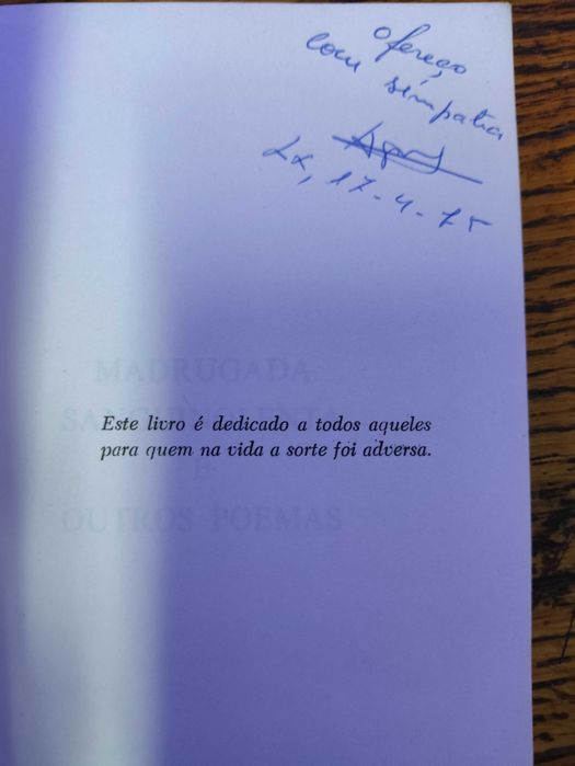 Madrugada Sanguinolenta e Outros Poemas de  Porfírio Maio Agostinho