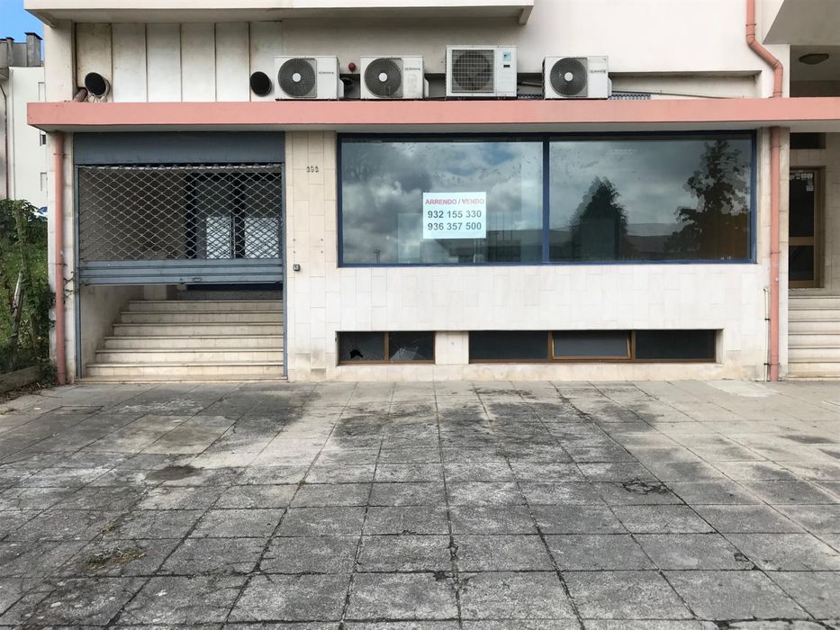 Loja no centro da maia