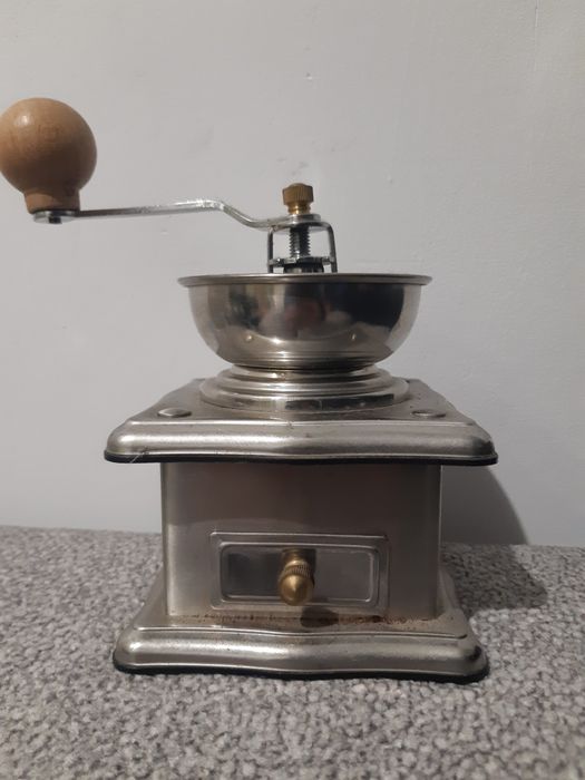 Ручна кавомолка, млин