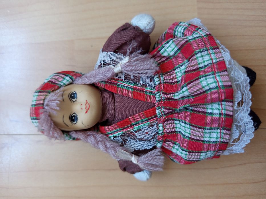 Laleczka porcelanowa