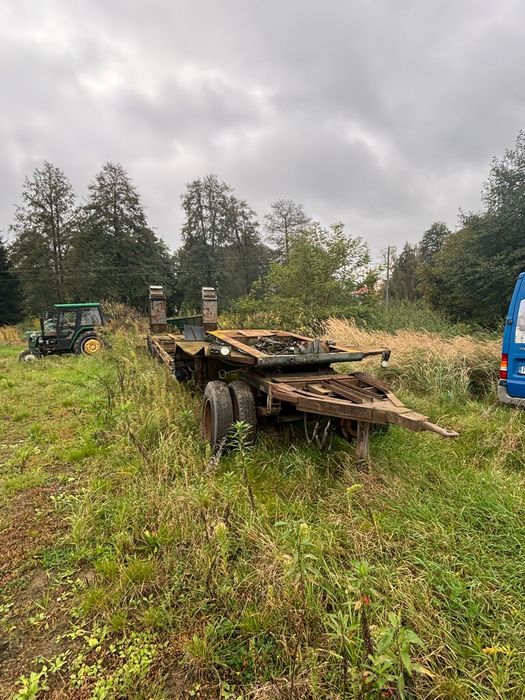 Przyczepa/naczepa niskopodwoziowa