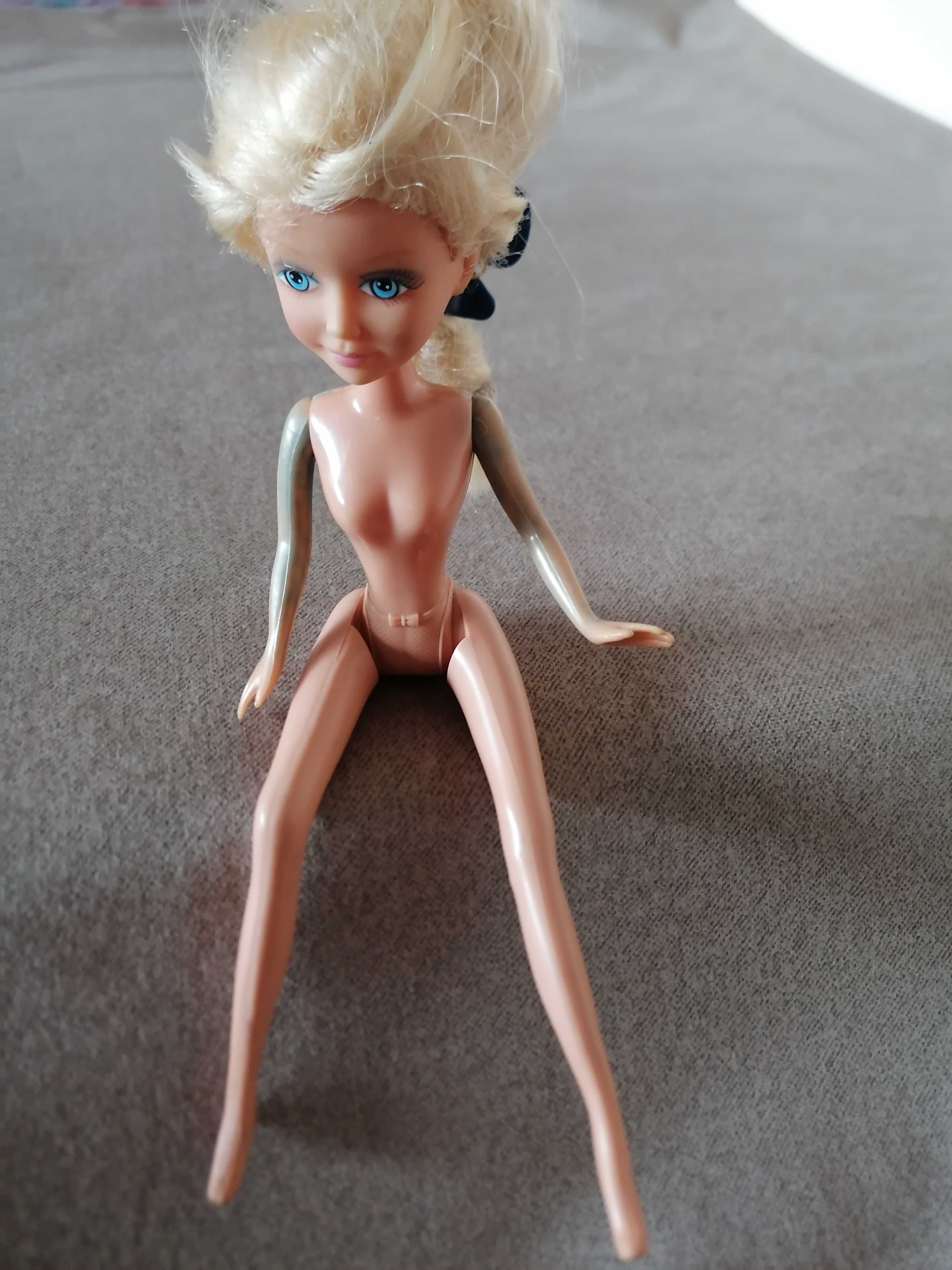 Lalka Barbie gumowe nogi.
