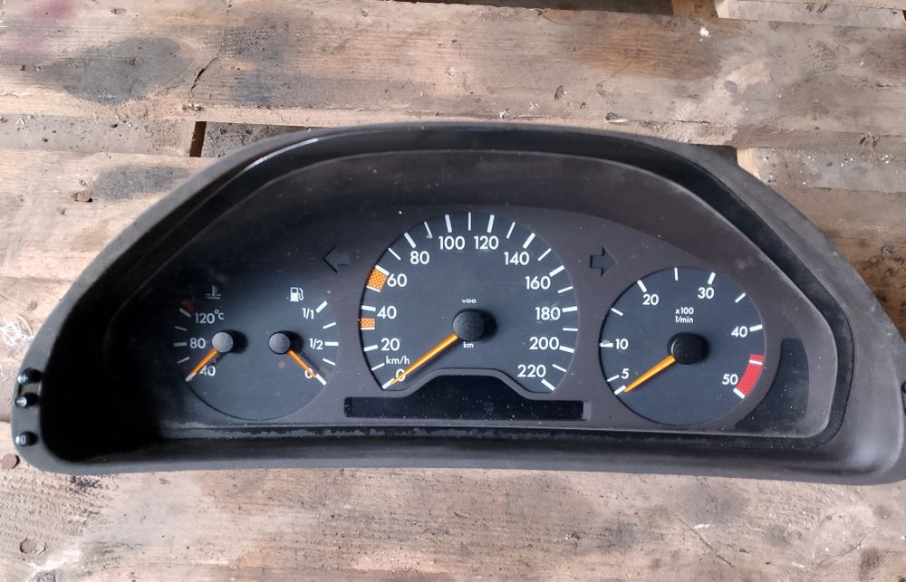 Приборная панель приборка мерседес  w203 w209 w210 w208clk