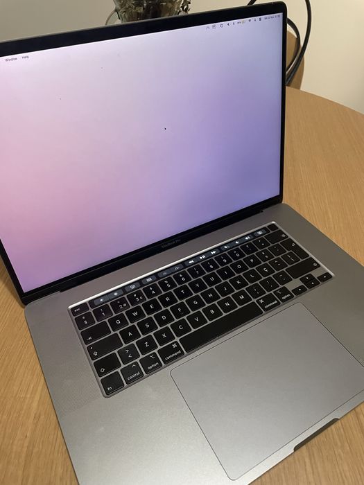 MacBook Pro 16” (2019) – i7, 16GB RAM – Excelente estado