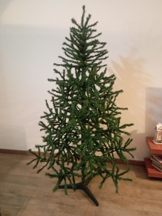 Árvore de Natal usada com 1,80 m e algumas decorações