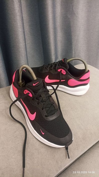 Кросівки Nike Revolution 7