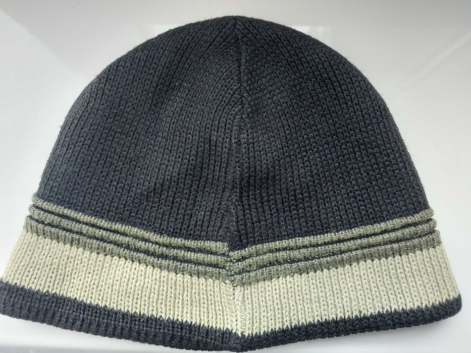 Шапка зимова тепла в'язана дитяча чорна Nike німецька гарний стан