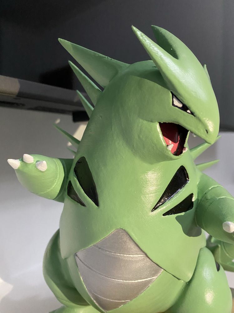 Figura tyranitar pokemon