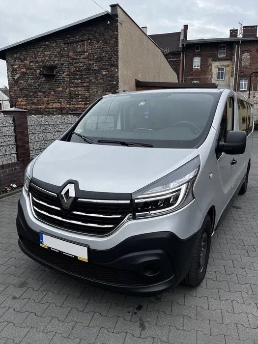 Wypożyczalnia busów 9 osobowych. Wynajem Renault Trafic Automat Long