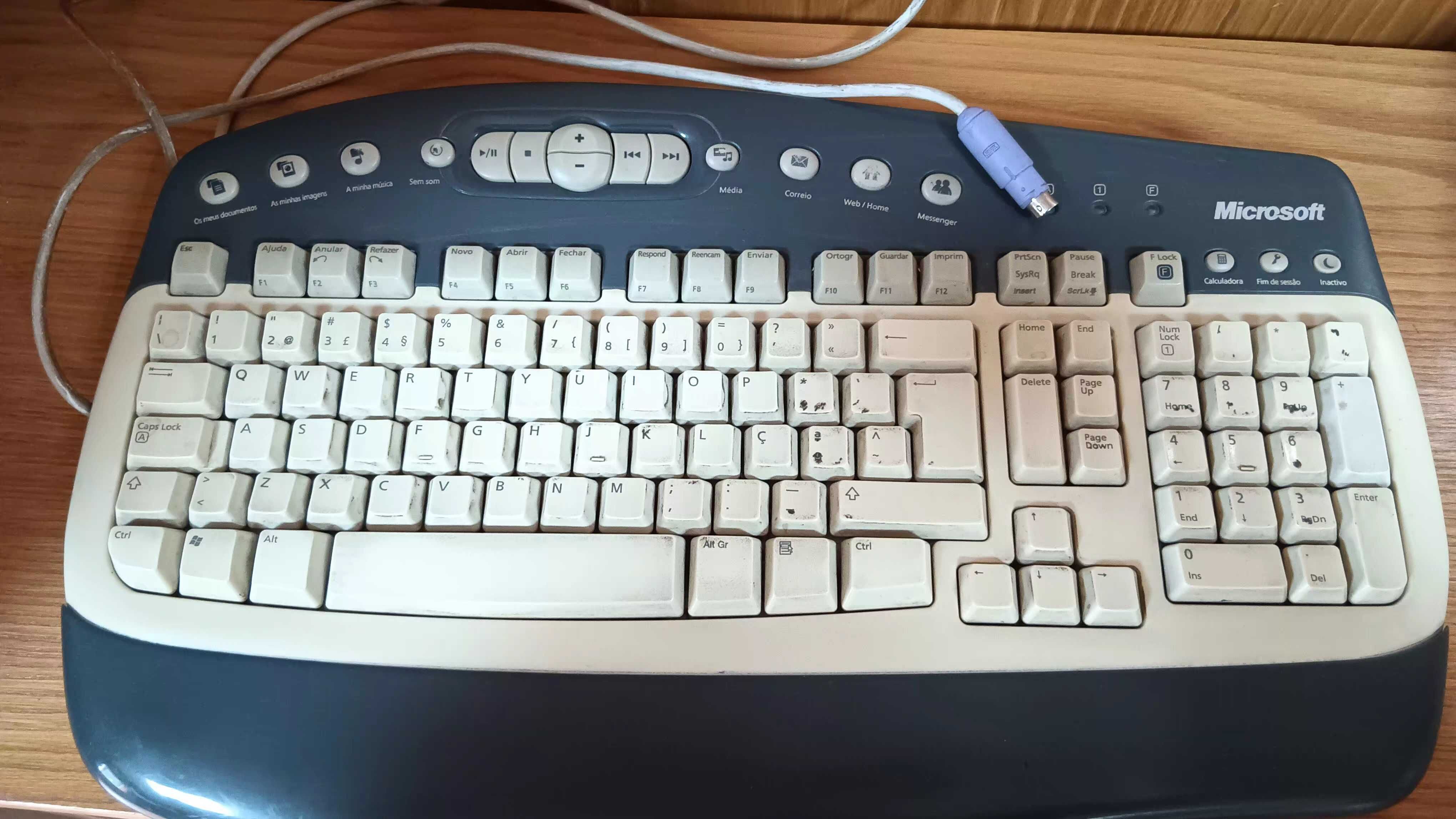 Teclado com fio Microsoft