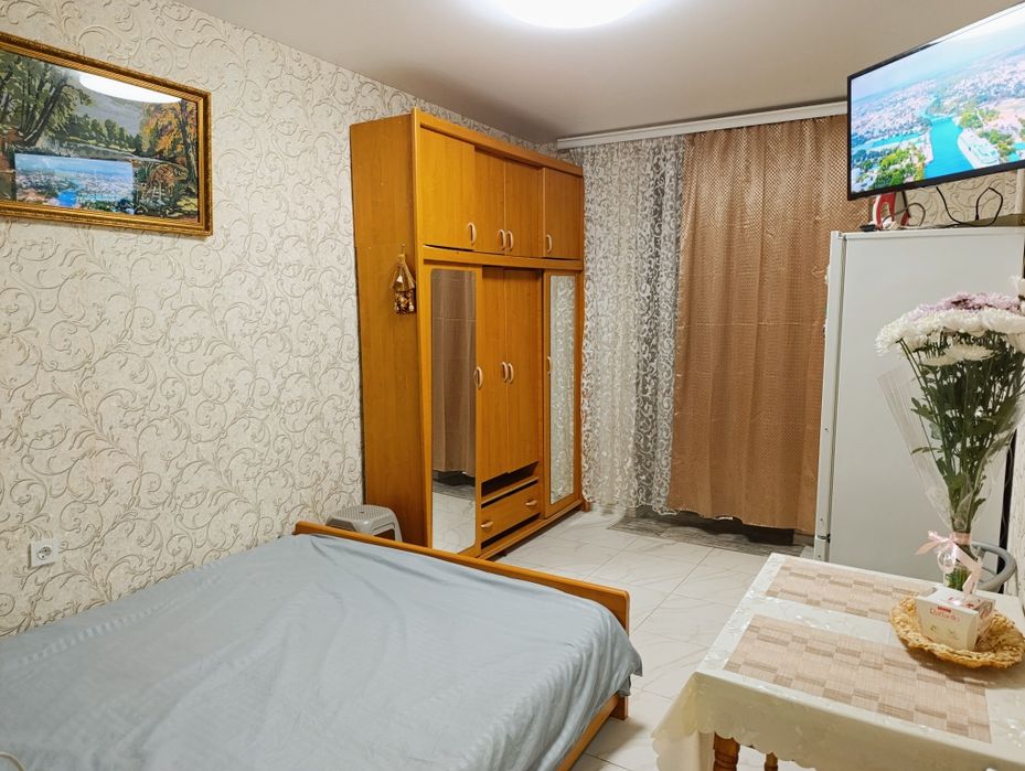 Жд .вогзал , Привоз , свет не отключают,от собственника Двухкомнатная