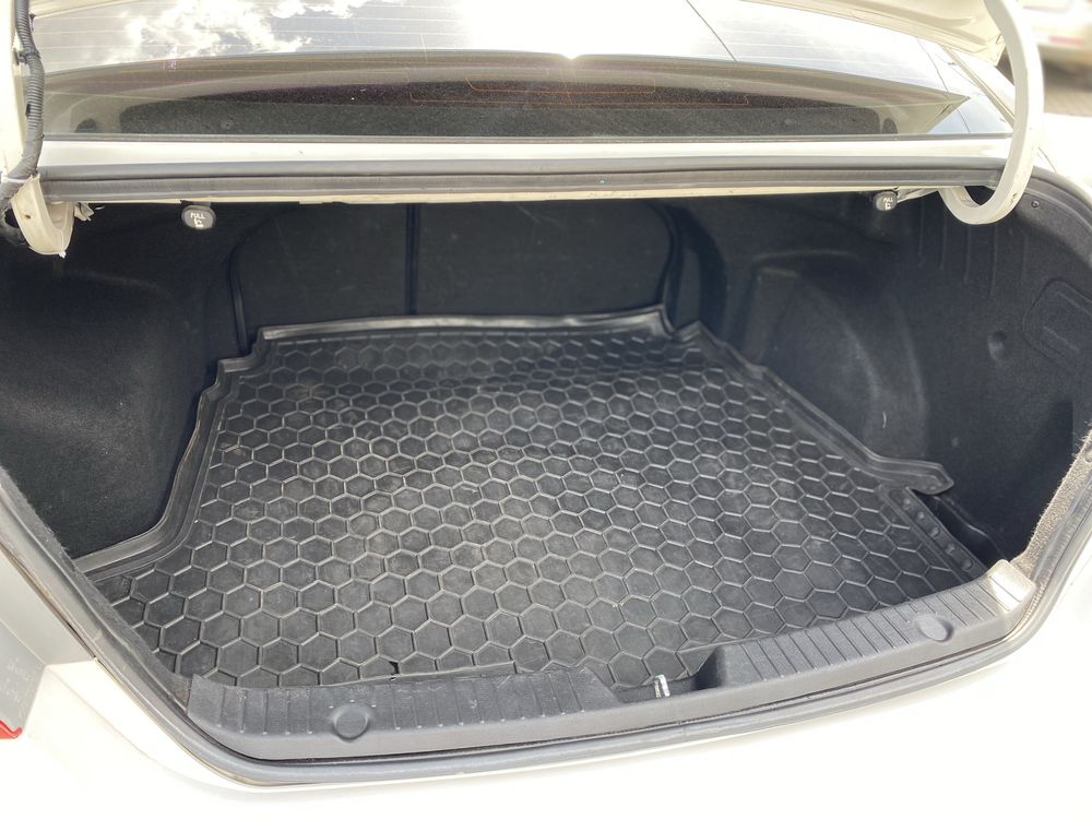 Hyundai Sonata 2011 рік 2.4 газ бензин, автомат, комплектація Autolife