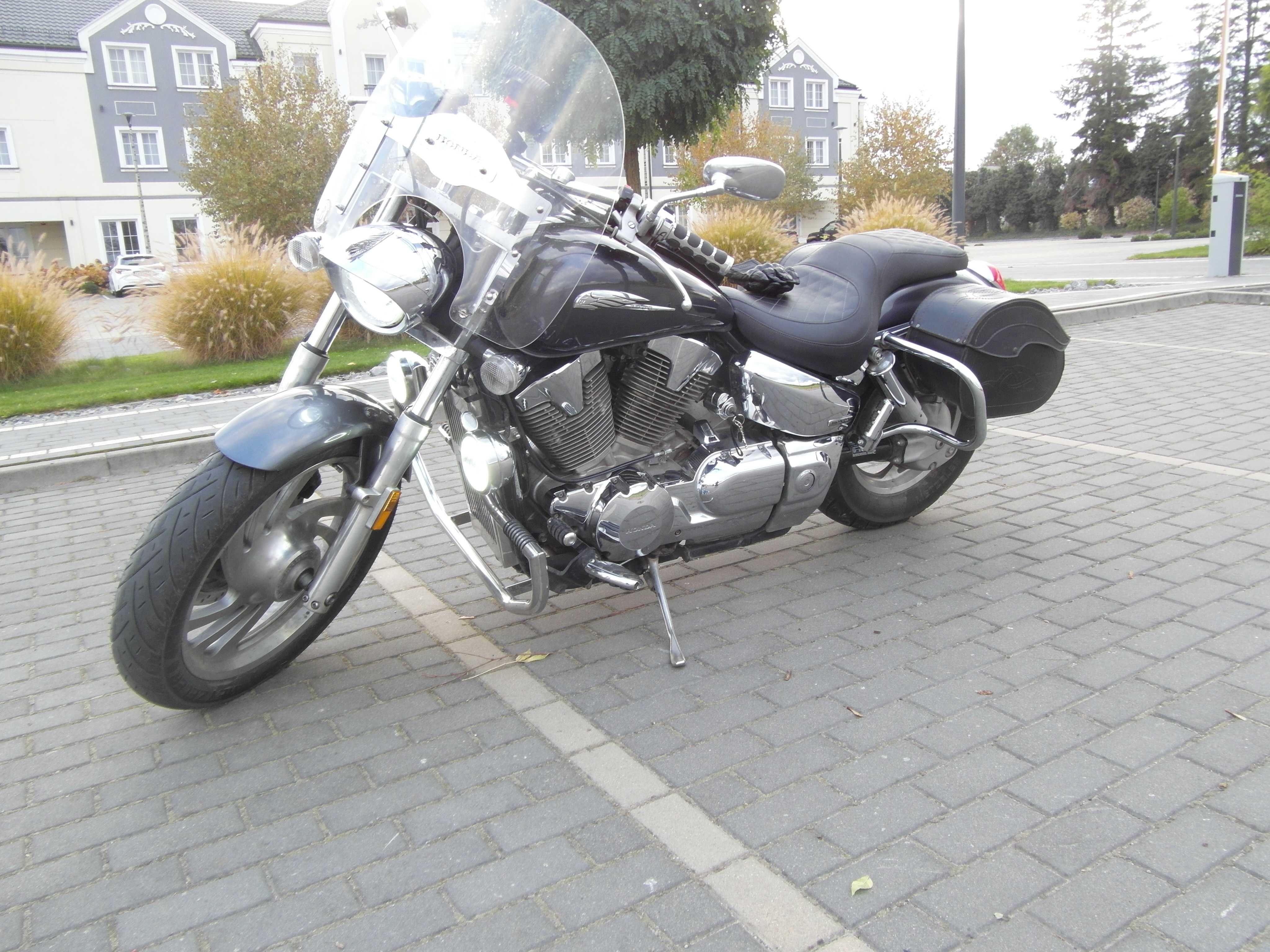 Honda VTX 1300c .