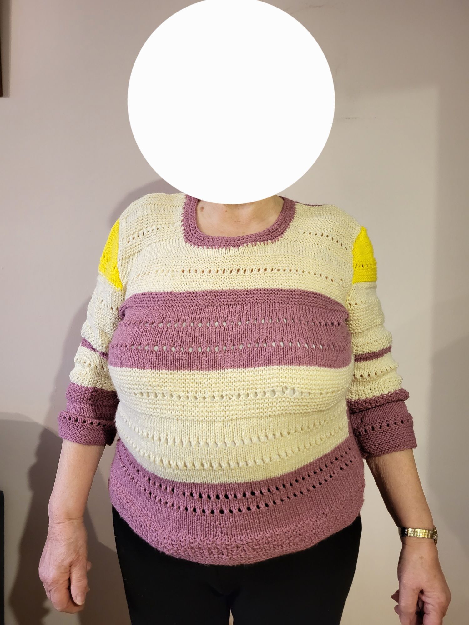 Własnoręcznie robiony wełniany sweter damski