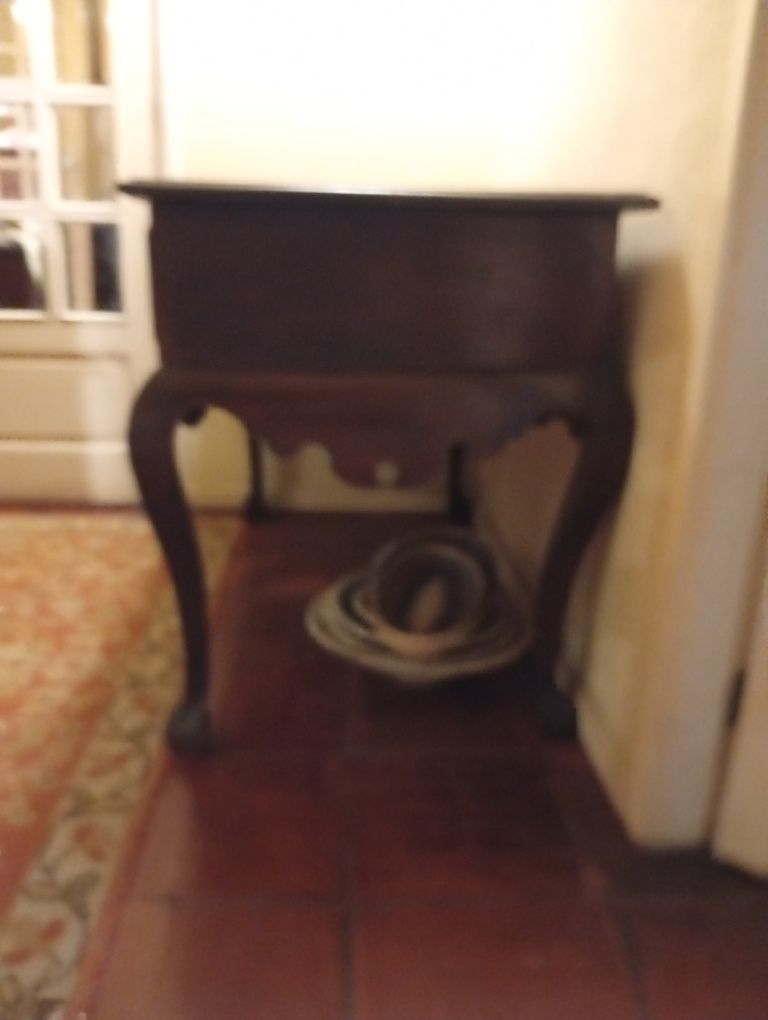 Mesa de encosto estilo D. João V