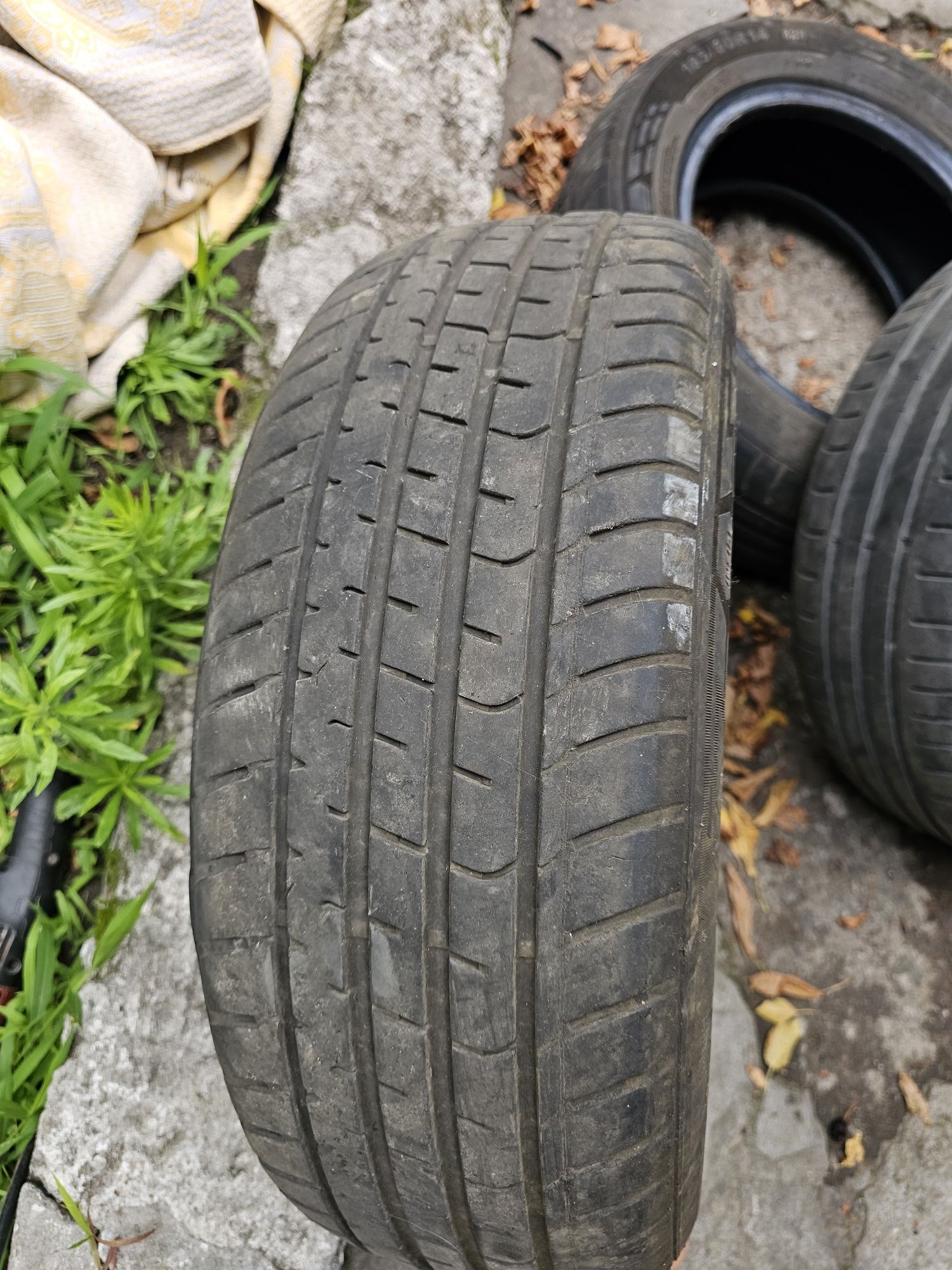 Продам летнюю резину 185/60 R14