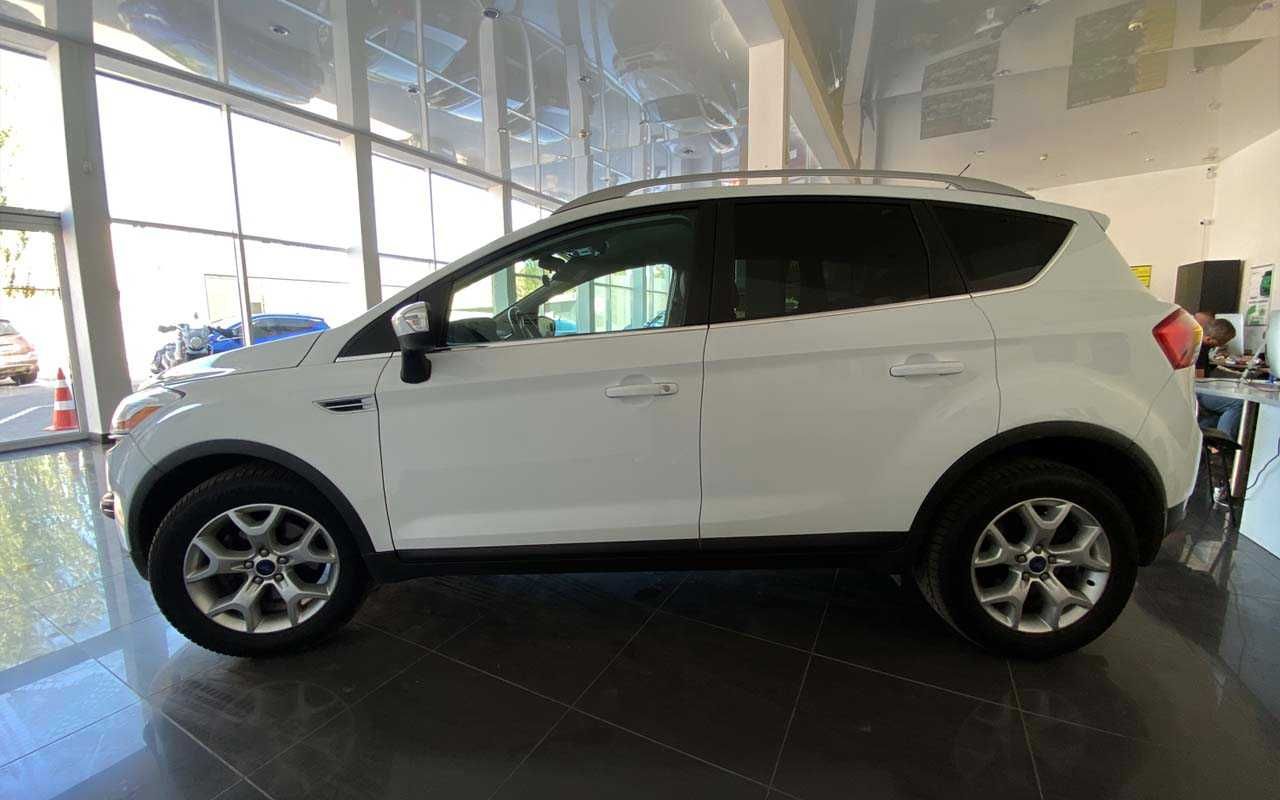 Ford Kuga 2011 року