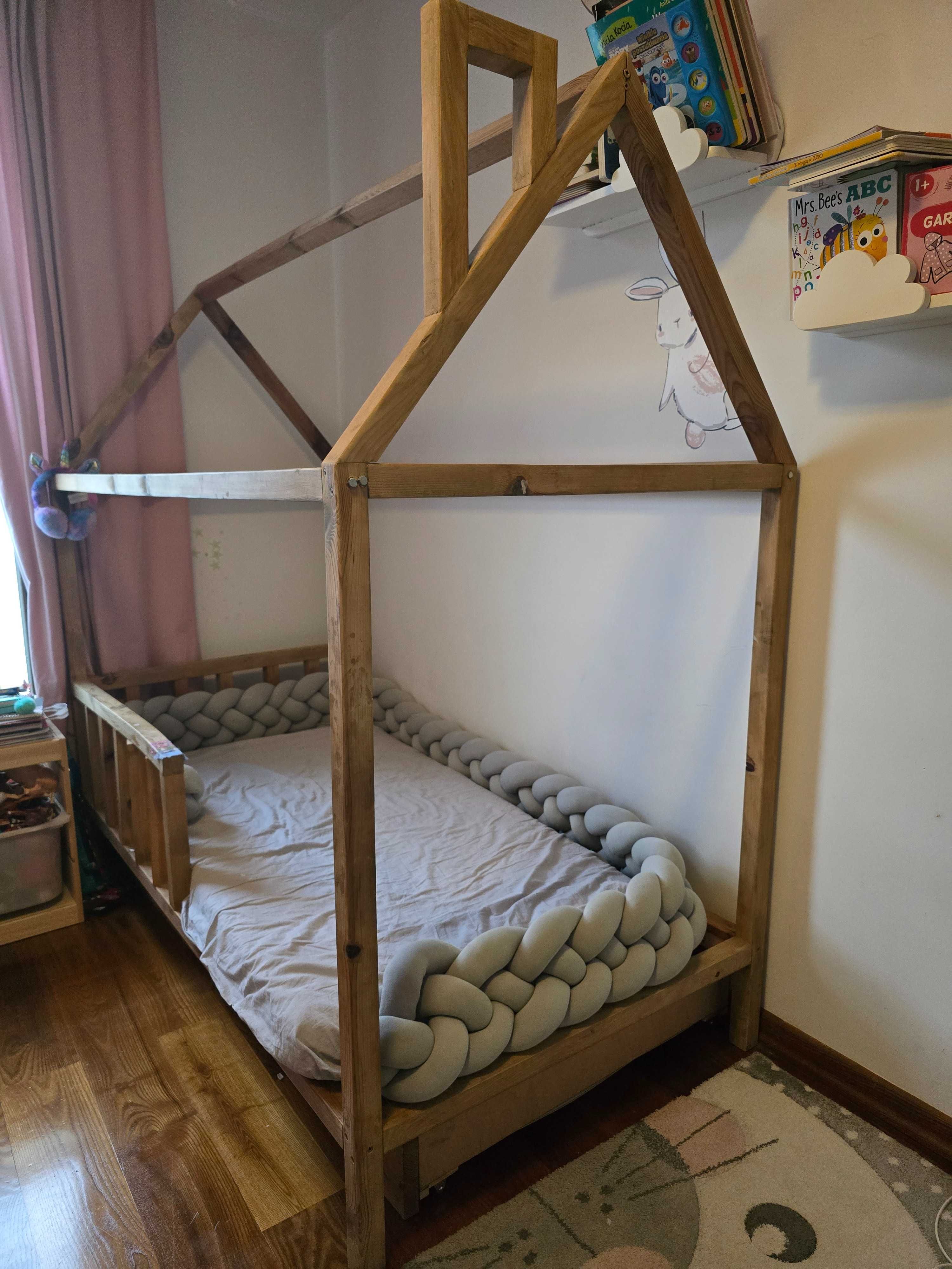 Łóżko domek z materacem o wymiarach 170x80 cm