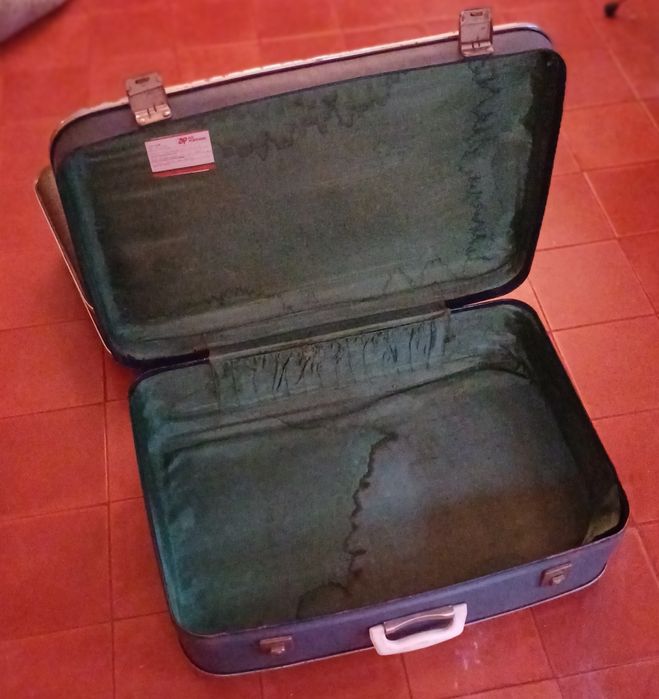 Malas de viagem antigas para decoração