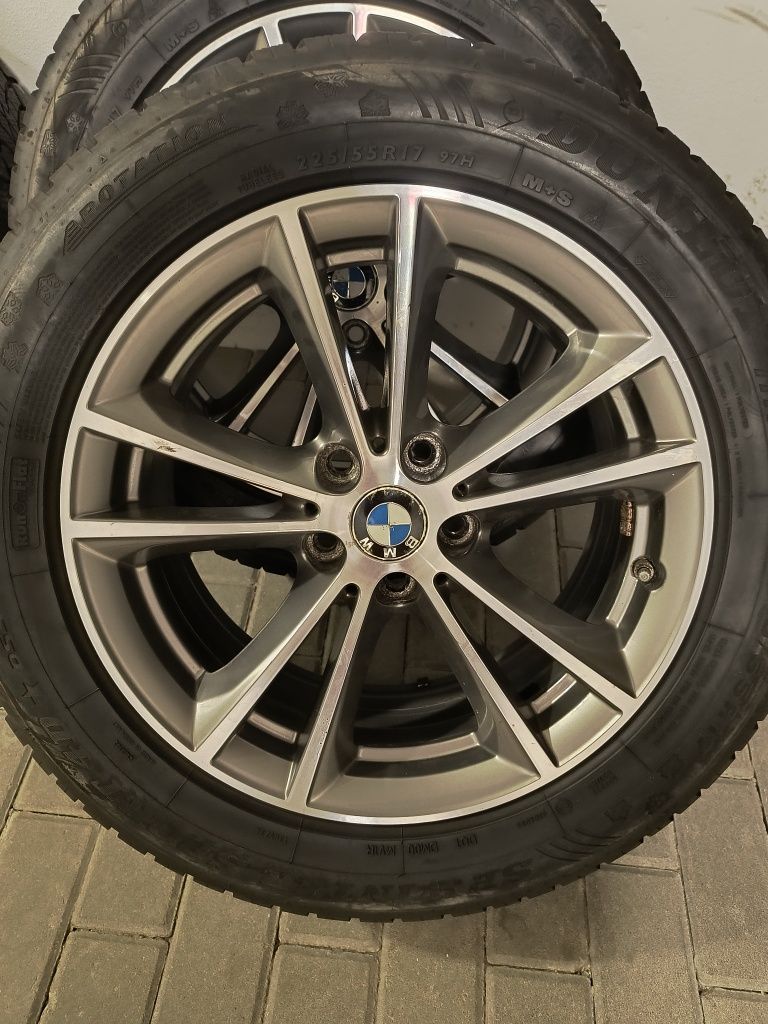 Felgi BMW G30 z oponami zimowymi Dunlop. 225/55/17.