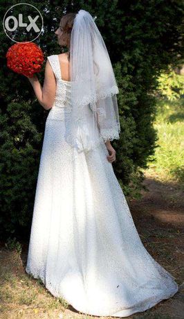 Свадебное платье айвори со шлейфом.Размер 44-46