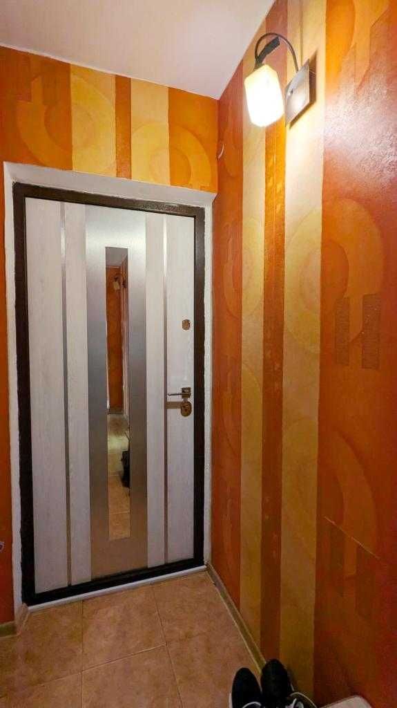 Продам 2-к кв-ру в кирпичном доме с газом на Радужном (3-105-889 ОФ)