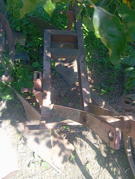 Продам плуга до трактора